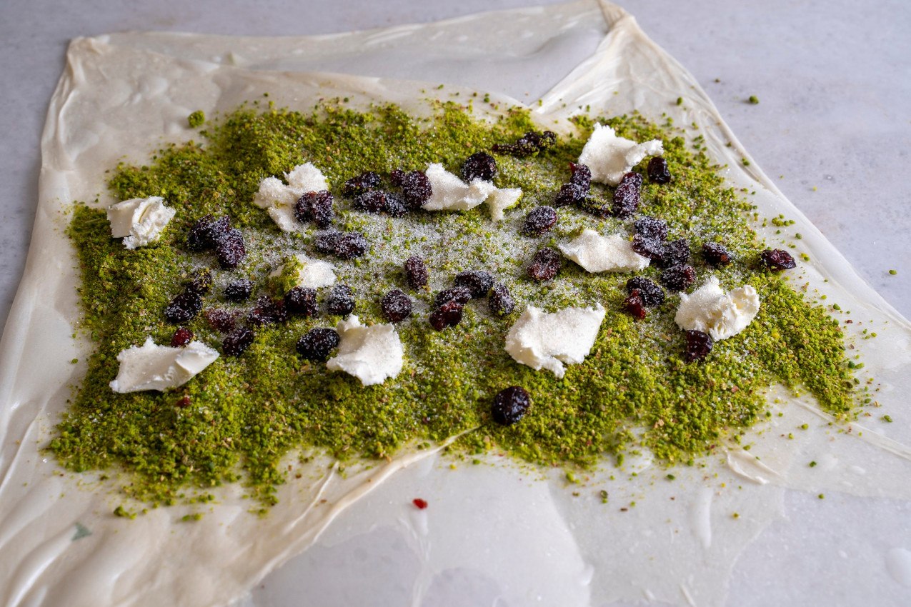 Antep Fıstıklı Yaban Mersinli Fıtır Katmeri