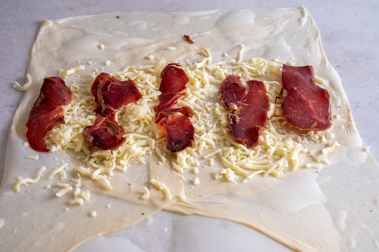 Pastırmalı Kaşarlı Fıtır